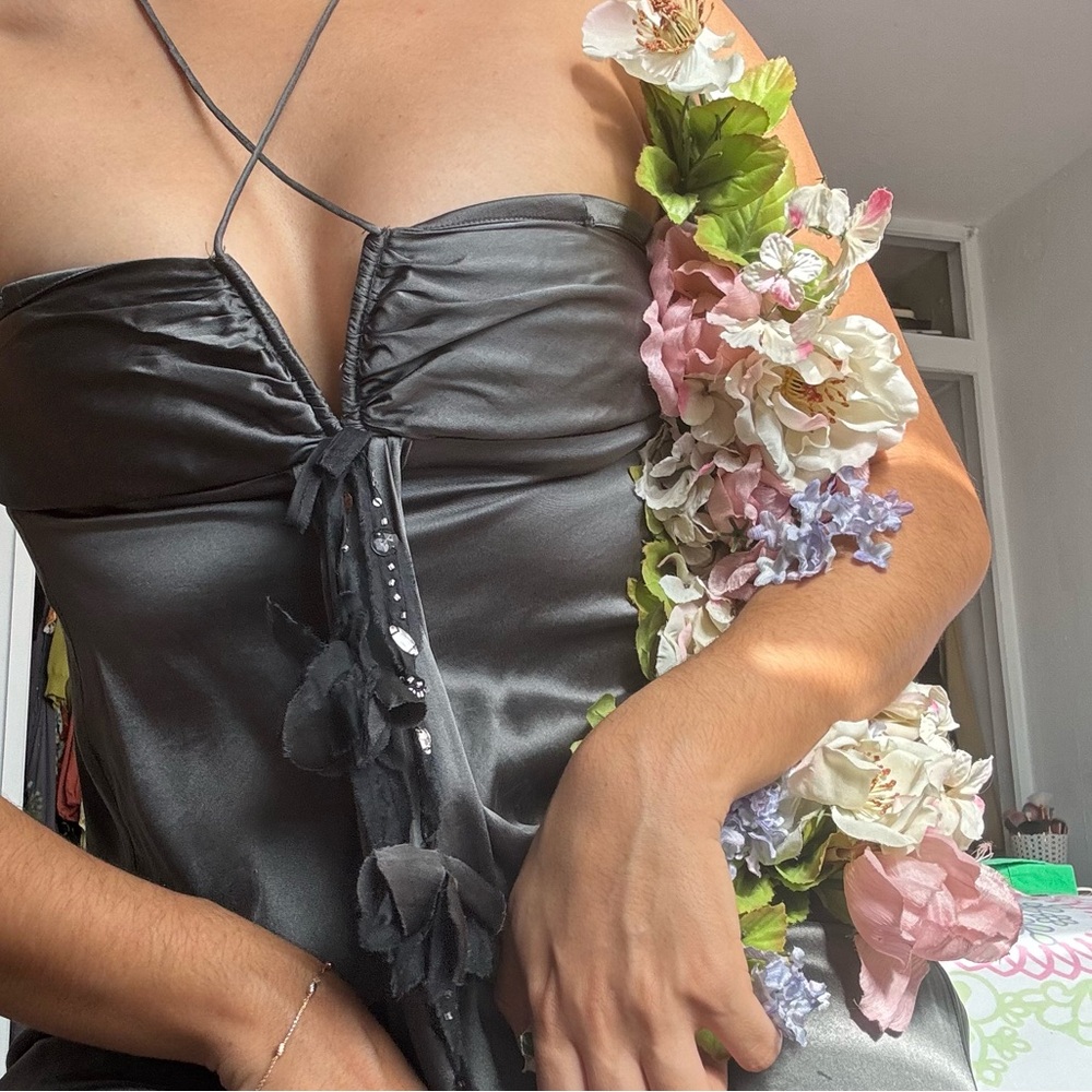 Elegant Gray Dress with Floral Accents